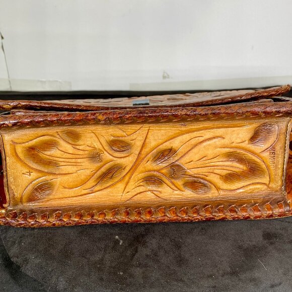 Vintage Hand Tooled, Mexican Leather Purse in Fair Condition, Priced to Sell, - Picture 9 of 12